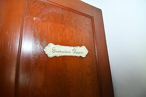 Fleur de Lis - A Knightly Abode!