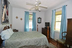 Fleur de Lis - A Knightly Abode!