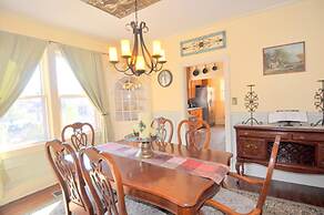 Fleur de Lis - A Knightly Abode!