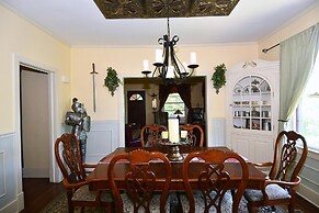 Fleur de Lis - A Knightly Abode!