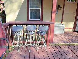 Fleur de Lis - A Knightly Abode!