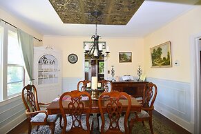 Fleur de Lis - A Knightly Abode!