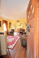 Fleur de Lis - A Knightly Abode!