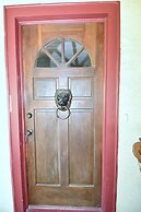 Fleur de Lis - A Knightly Abode!