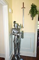 Fleur de Lis - A Knightly Abode!