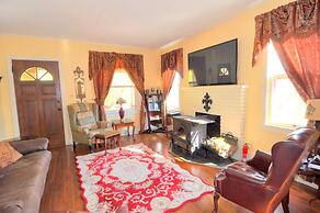 Fleur de Lis - A Knightly Abode!