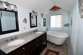 Fleur de Lis - A Knightly Abode!