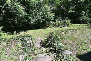 Fleur de Lis - A Knightly Abode!