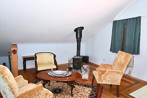 Fleur de Lis - A Knightly Abode!