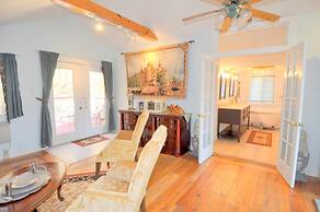 Fleur de Lis - A Knightly Abode!