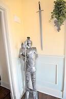 Fleur de Lis - A Knightly Abode!