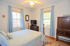 Fleur de Lis - A Knightly Abode!