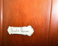 Fleur de Lis - A Knightly Abode!