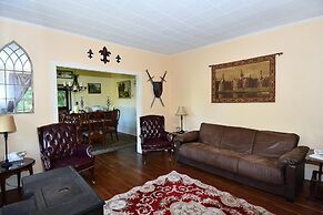 Fleur de Lis - A Knightly Abode!