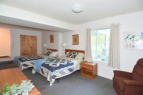 Serendipity - Large 5BR With a Hot Tub