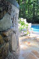 Serendipity - Large 5BR With a Hot Tub