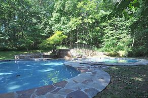 Serendipity - Large 5BR With a Hot Tub