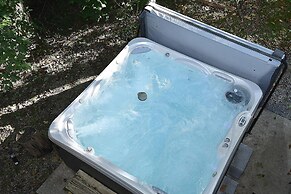 Serendipity - Large 5BR With a Hot Tub