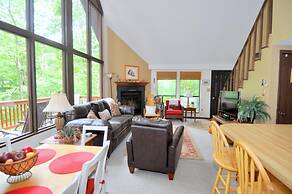 Fox Hollow - Cozy Den With a Hot Tub