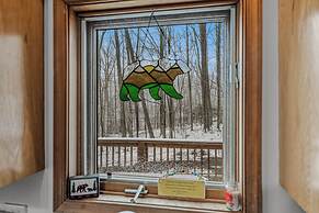 Sqyrls Nest - 3BR Retreat With a Hot Tub