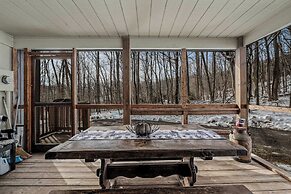 Sqyrls Nest - 3BR Retreat With a Hot Tub