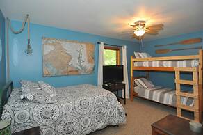 Sqyrls Nest - 3BR Retreat With a Hot Tub