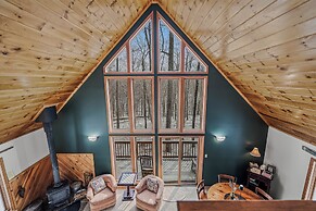 Sqyrls Nest - 3BR Retreat With a Hot Tub