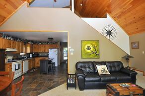 Sqyrls Nest - 3BR Retreat With a Hot Tub