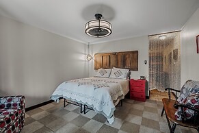 Sqyrls Nest - 3BR Retreat With a Hot Tub