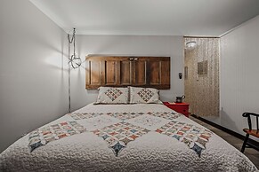 Sqyrls Nest - 3BR Retreat With a Hot Tub