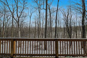 Sqyrls Nest - 3BR Retreat With a Hot Tub