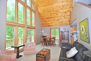 Sqyrls Nest - 3BR Retreat With a Hot Tub