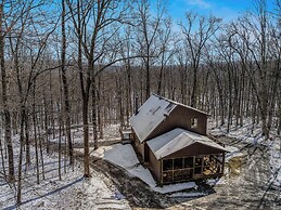 Sqyrls Nest - 3BR Retreat With a Hot Tub