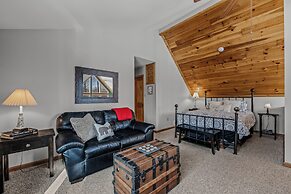 Sqyrls Nest - 3BR Retreat With a Hot Tub