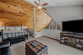 Sqyrls Nest - 3BR Retreat With a Hot Tub