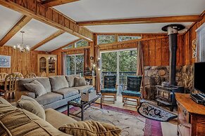 Mountain View Hideaway- A Fun Time Away!