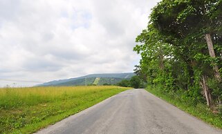 Mountain View Hideaway- A Fun Time Away!