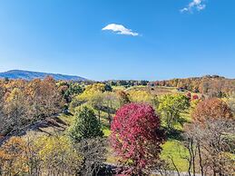 Mariposa Moon Cottage at Sleepy Creek