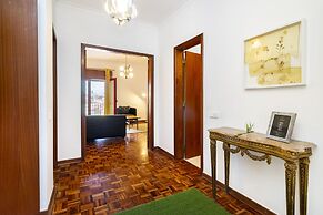 Damasceno Large Apartment