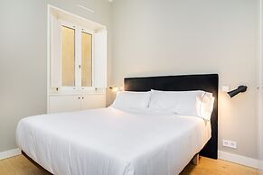 LS48 Prime Location Upscale Apartment