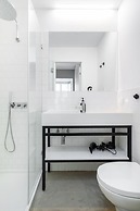 LS48 Prime Location Upscale Apartment