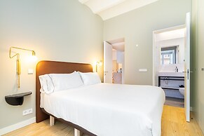 LS48 Prime Location Upscale Apartment