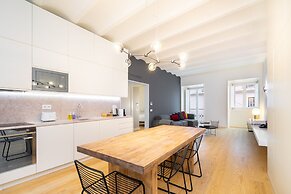 LS48 Prime Location Upscale Apartment