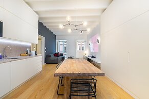 LS48 Prime Location Upscale Apartment