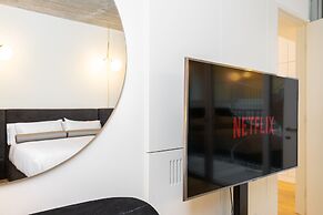 LS48 Prime Location Upscale Apartment