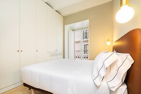 LS48 Prime Location Upscale Apartment