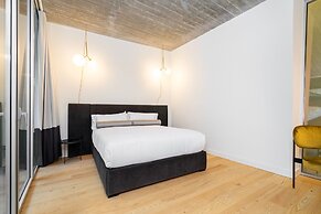 LS48 Prime Location Upscale Apartment