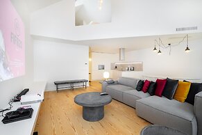 LS48 Prime Location Luxury Duplex