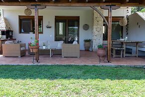 halu! Modern Villa w Pool & Tennis