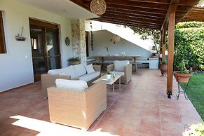 halu! Modern Villa w Pool & Tennis